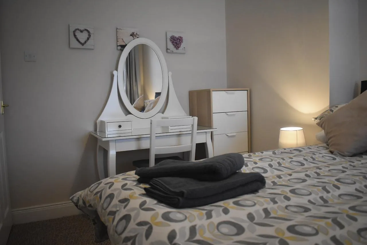 Kingston Serviced Accommodation - Donegall Avenue Belfast Holiday home