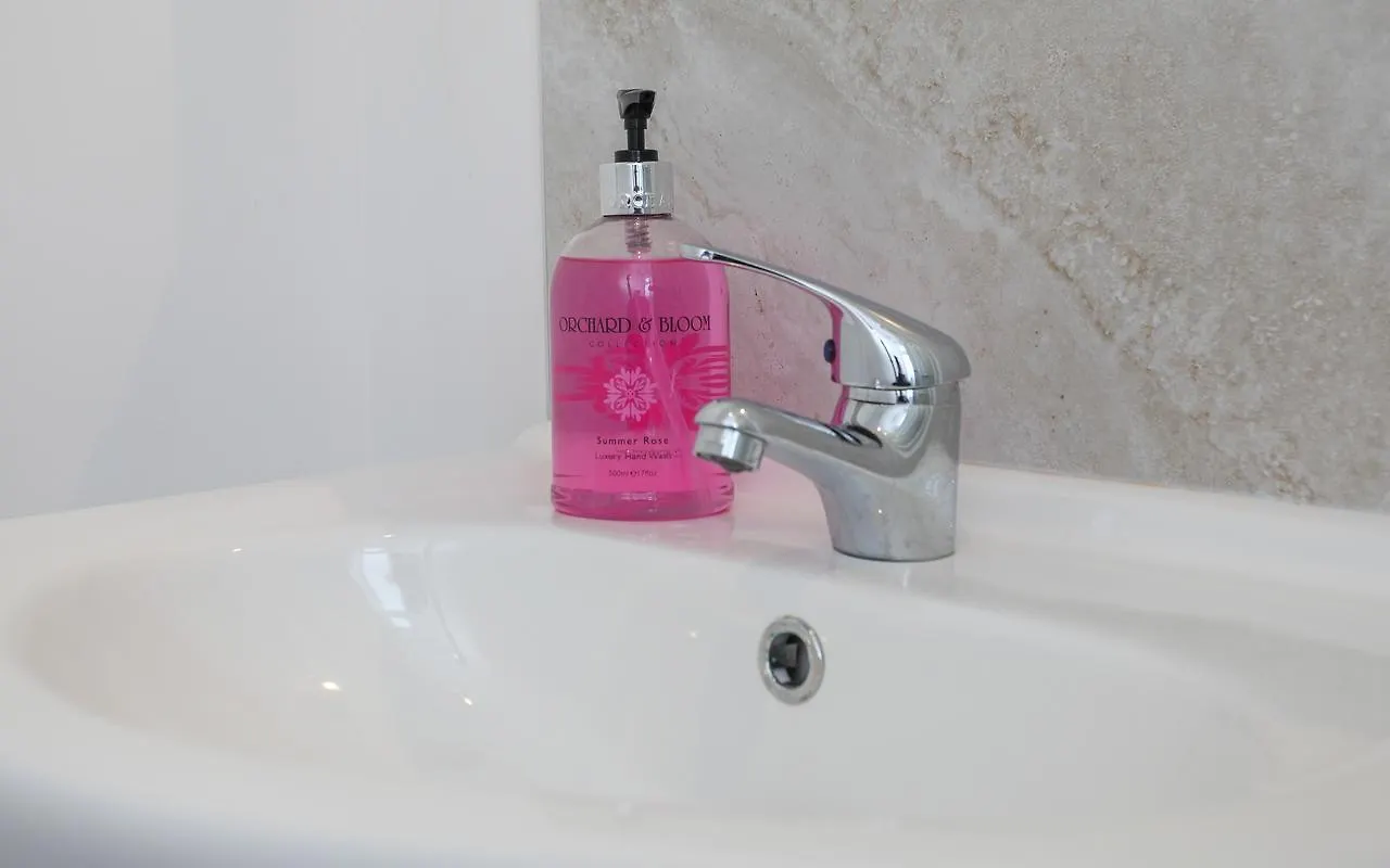 Holiday home Kingston Serviced Accommodation - Donegall Avenue Belfast United Kingdom