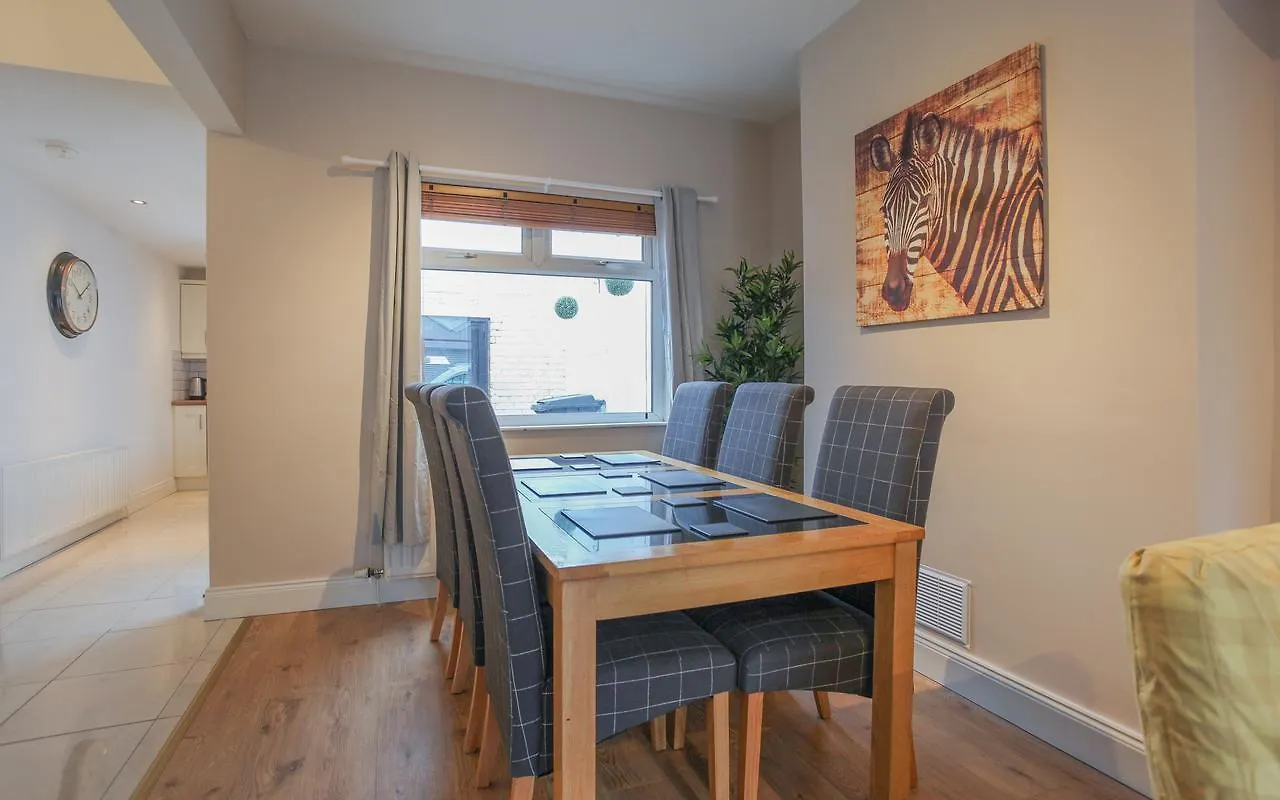 Kingston Serviced Accommodation - Donegall Avenue Belfast Holiday home