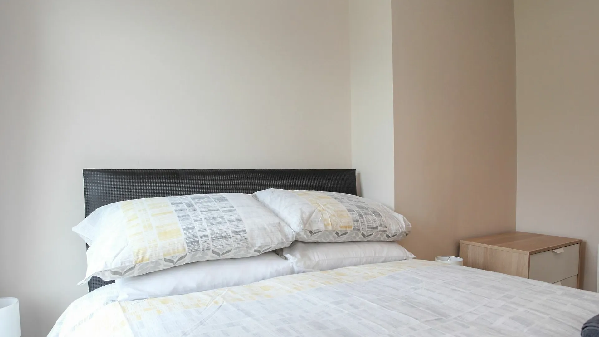 Semesterbostad Kingston Serviced Accommodation - Donegall Avenue Belfast Storbritannien