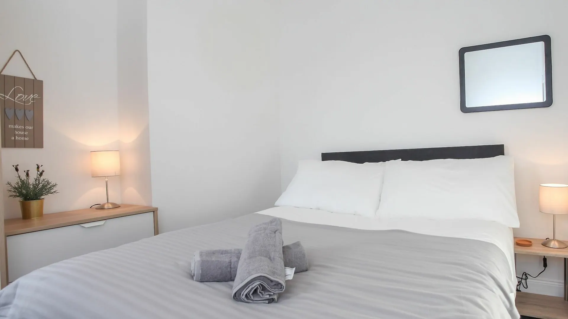 Kingston Serviced Accommodation - Donegall Avenue Belfast Semesterbostad